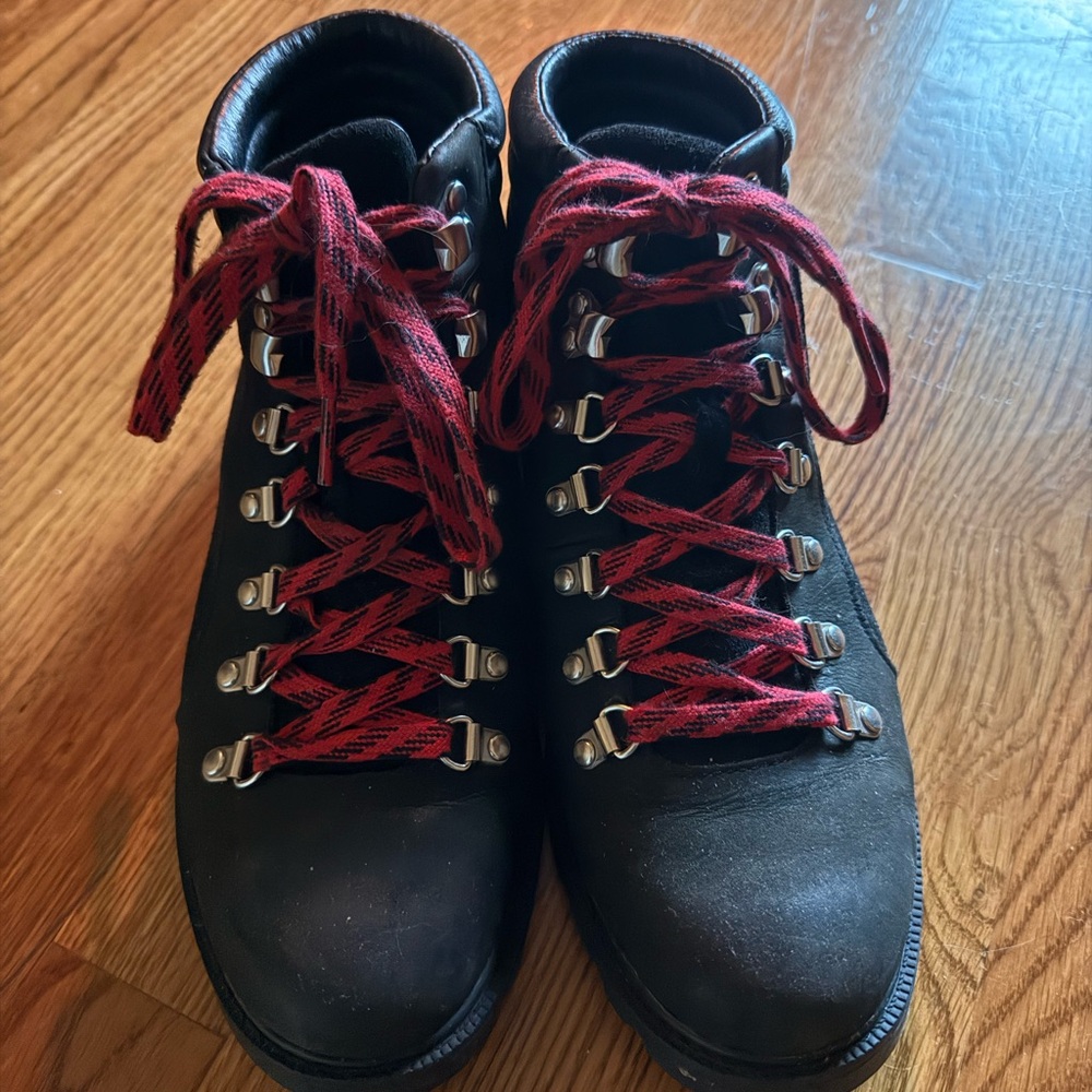 Sorel Black Winter Boots with Red Laces